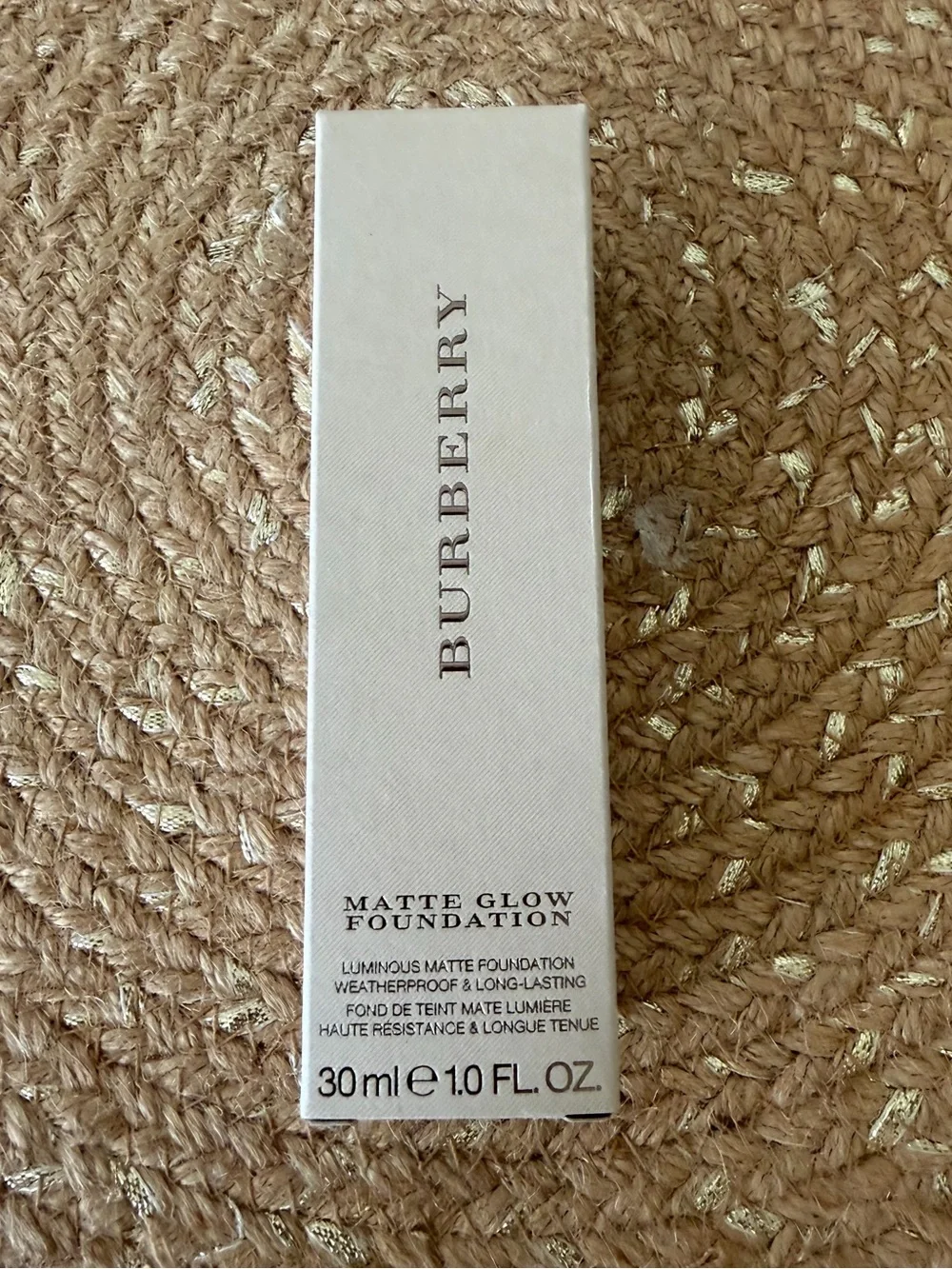 Burberry Matte Glow Foundation Deep Warm No. 90